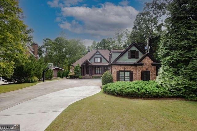 view of front of property with a front yard