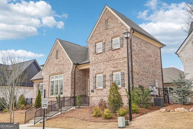 view of front of house with a front lawn