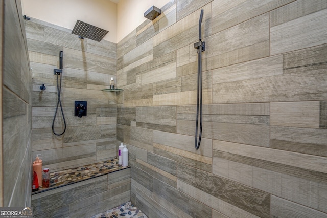 bathroom featuring a tile shower