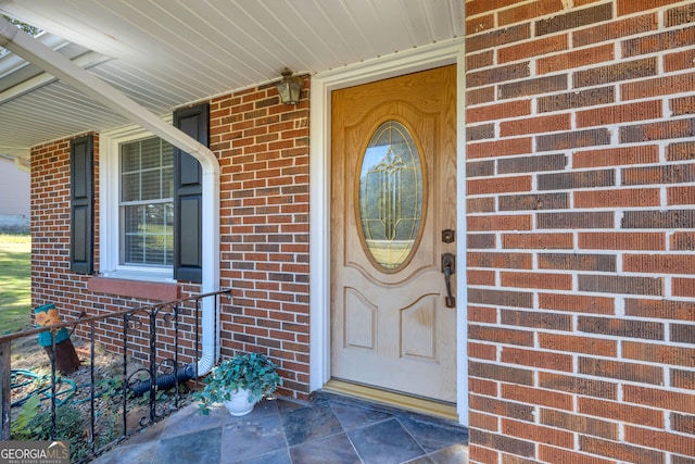 doorway to property with covered porch