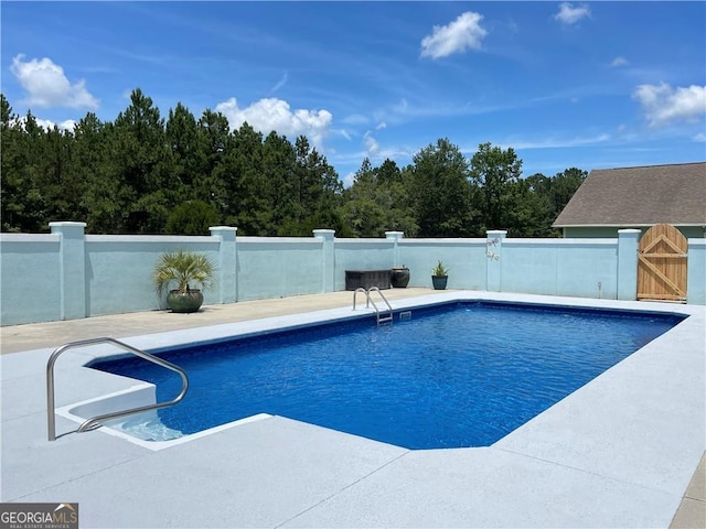 view of swimming pool featuring a patio