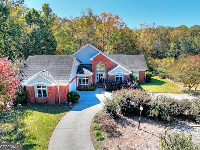 view of front of home with a front lawn