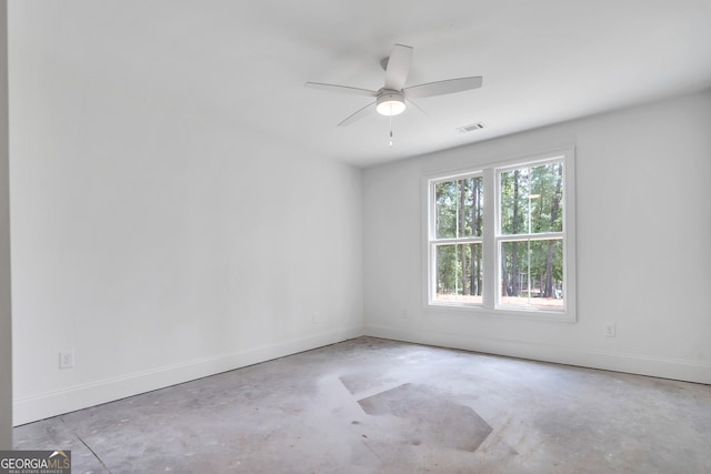 empty room featuring ceiling fan