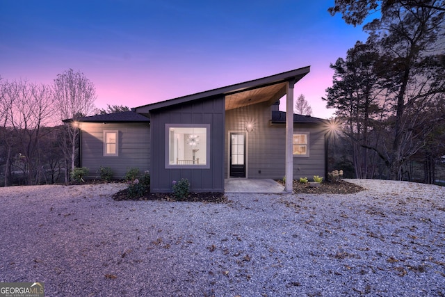 ranch-style home featuring a patio