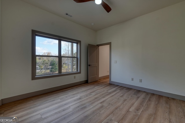 unfurnished room featuring light hardwood / wood-style floors and ceiling fan