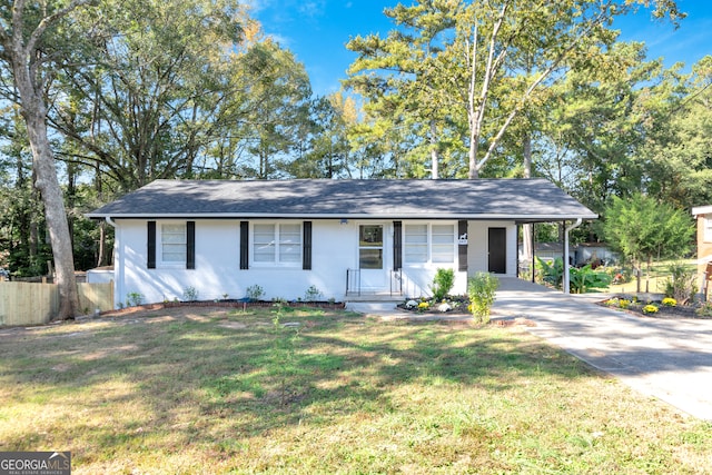 ranch-style house featuring a front lawn and a carport