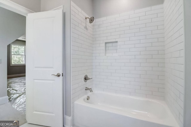 bathroom featuring tiled shower / bath combo