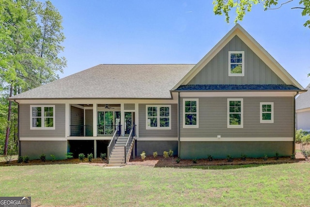 view of front of house with a front lawn, ceiling fan, and a porch