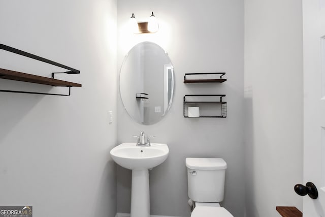 bathroom featuring toilet and sink