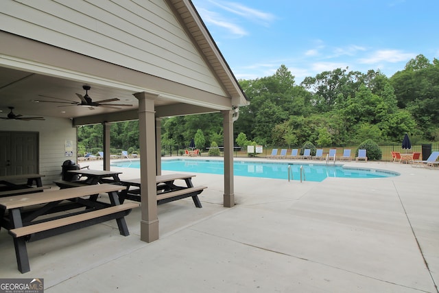 view of swimming pool with a patio area and ceiling fan