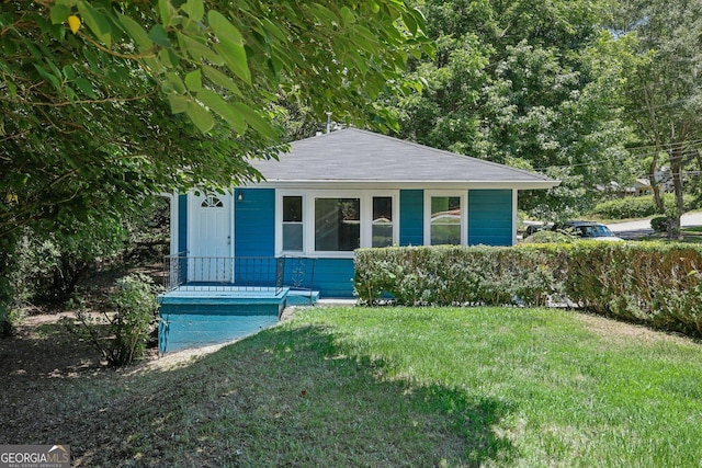 bungalow-style house with a front yard