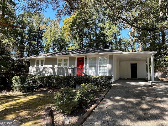 single story home with a carport