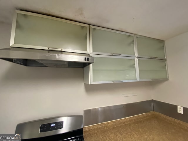 kitchen featuring green cabinets