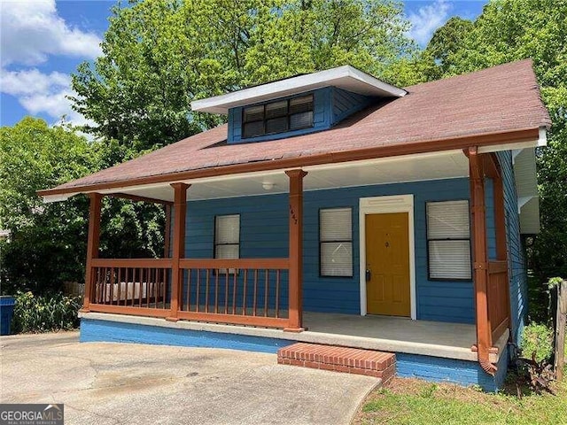 view of front of home featuring covered porch