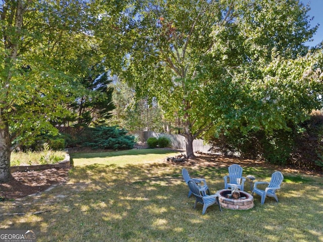 view of yard featuring a fire pit