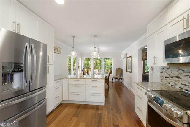 kitchen featuring stainless steel appliances, a peninsula, dark wood-style flooring, white cabinetry, and crown molding