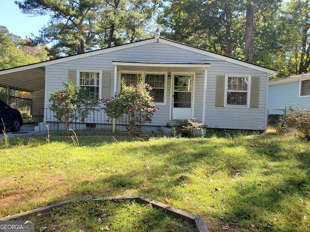 view of front of house featuring a front lawn