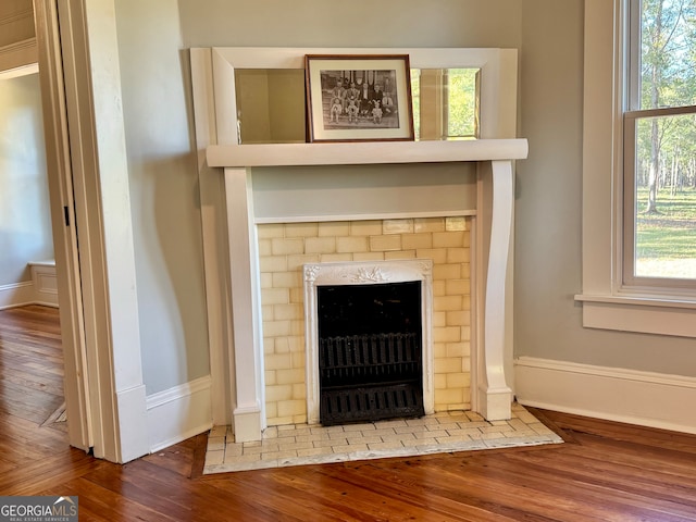 interior details with hardwood / wood-style floors