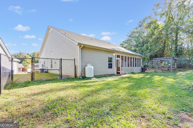 back of house featuring a yard