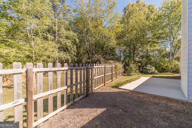 view of yard featuring a patio area