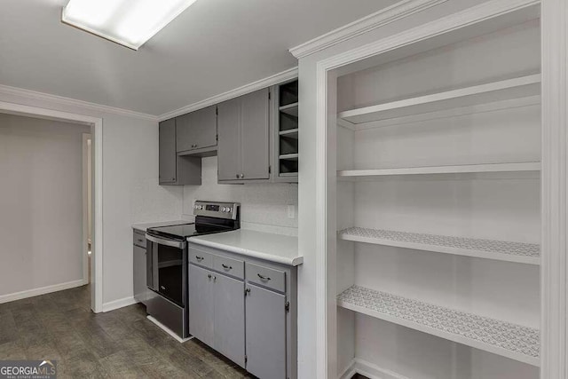 kitchen featuring ornamental molding, stainless steel electric stove, gray cabinetry, and dark hardwood / wood-style floors