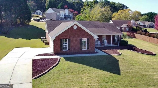 view of front facade featuring a front lawn