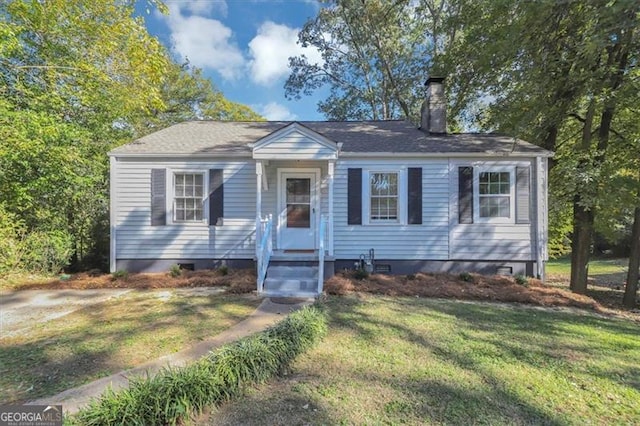 view of front facade featuring a front yard