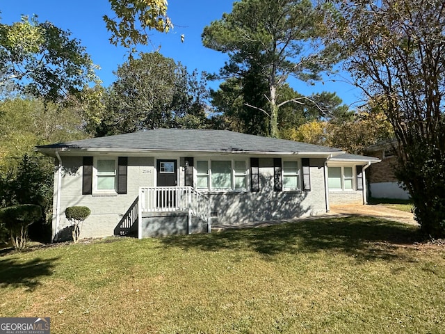 ranch-style home with a front lawn