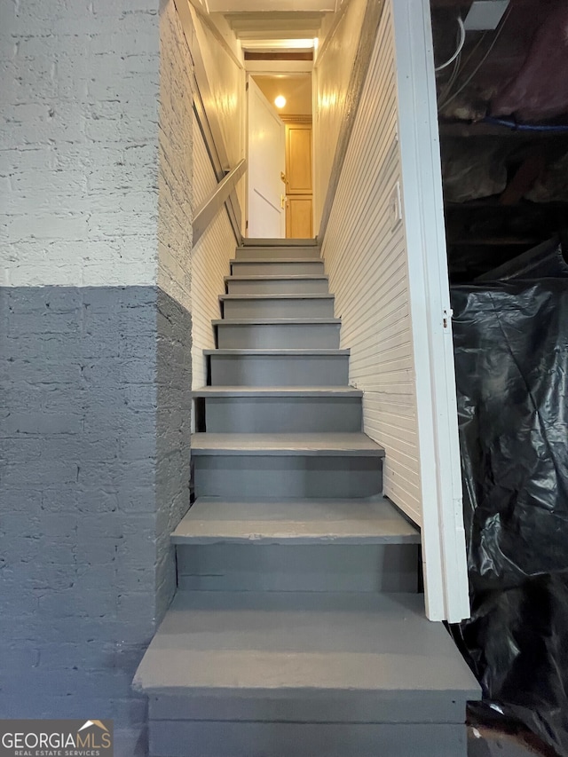 425 E 9th St SE, Rome, GA 30161 - view of staircase