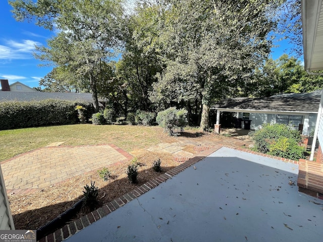 view of yard with a patio