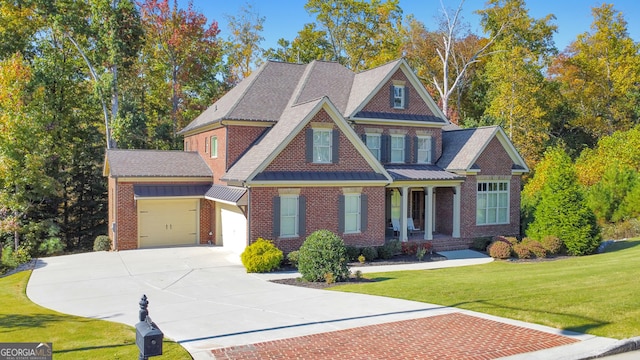 view of front of home featuring a front yard