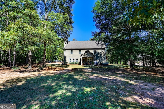 view of front facade with a front lawn