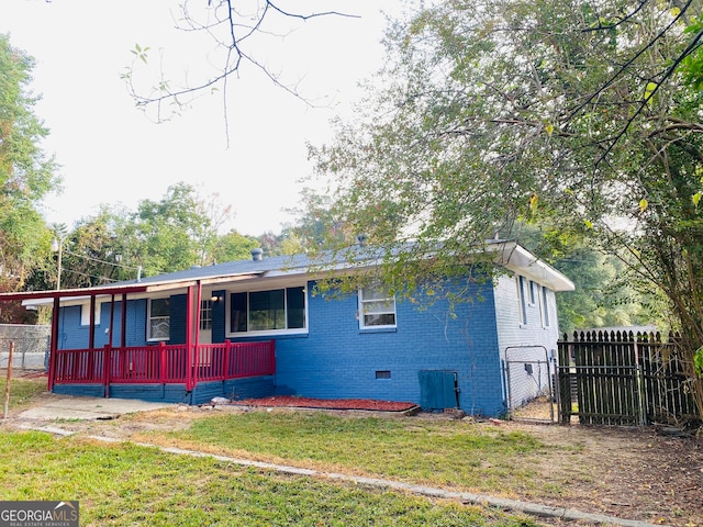 view of front of home with a front yard