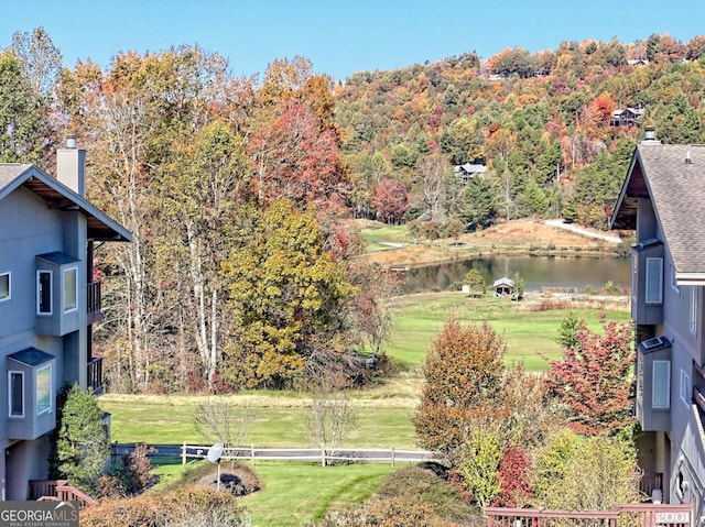 view of yard featuring a water view