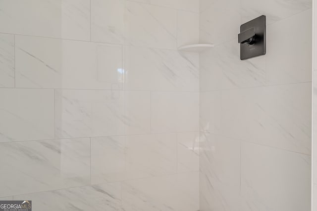 details featuring tiled shower