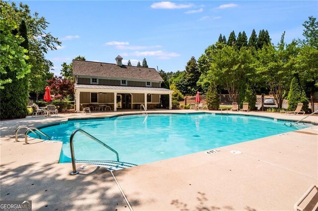 view of swimming pool featuring a patio