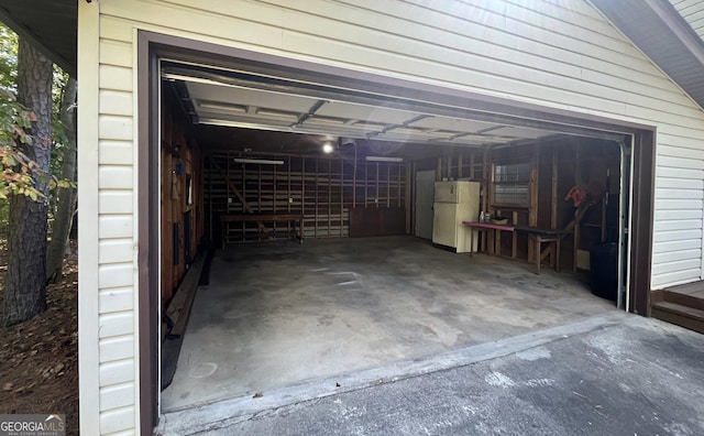 garage featuring freestanding refrigerator