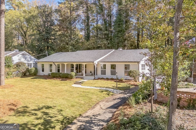 ranch-style home featuring a porch and a front lawn