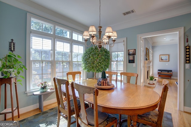 4 Bridgeview Dr SE, Rome, GA 30161 - dining area with visible vents, crown molding, an inviting chandelier, baseboards, and light wood finished floors