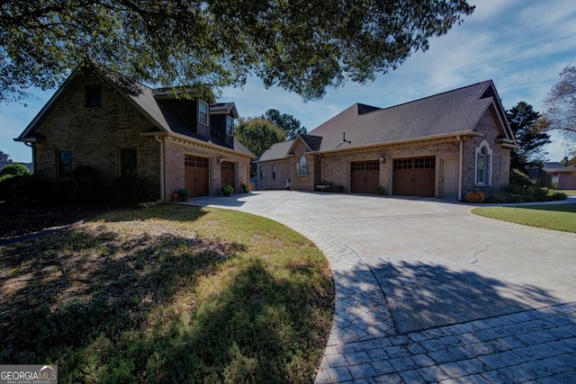 view of front of property featuring a front yard and a garage