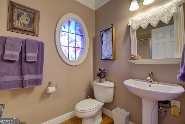 4 Bridgeview Dr SE, Rome, GA 30161 - full bathroom with toilet, baseboards, wood finished floors, a shower, and ornamental molding