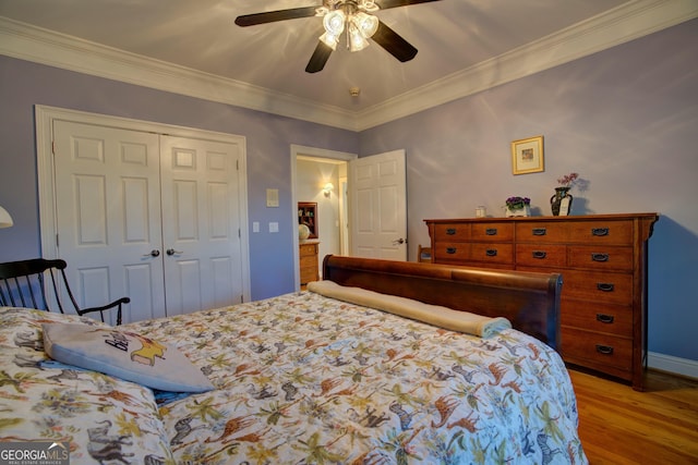 4 Bridgeview Dr SE, Rome, GA 30161 - bedroom with a closet, ornamental molding, light wood-style flooring, and ceiling fan