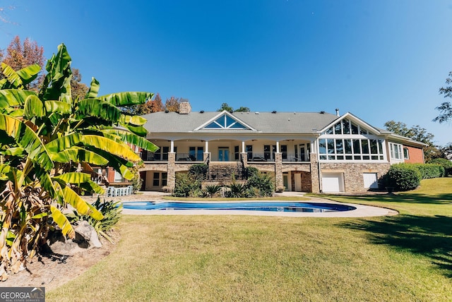 view of front facade with a front yard