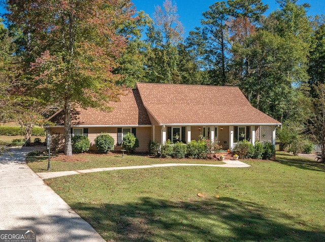 7 Stonehaven Dr, Newnan, GA 30265 - view of front facade featuring a porch, a front yard, roof with shingles, and driveway