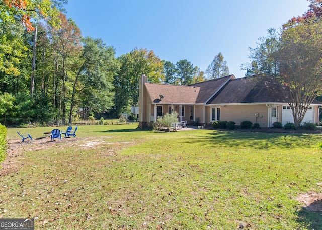 view of front facade with a front yard