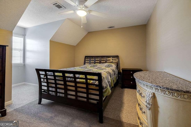 bedroom with lofted ceiling, a textured ceiling, carpet floors, and ceiling fan