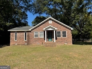 view of front of home featuring a front yard