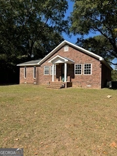 view of front of property featuring a front yard