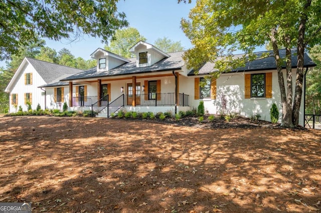 view of front of property featuring a porch