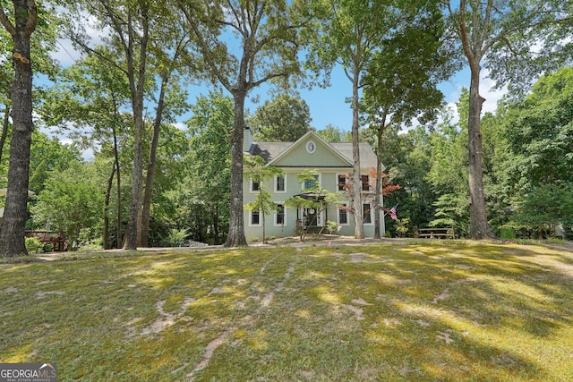 view of front of house with a front yard